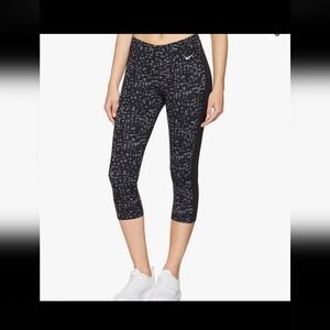 Nike Black and Gray Patterned Capri Leggings